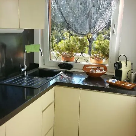 Knusperhaeuschen Maria Nikoletta Semesterbostad Witra